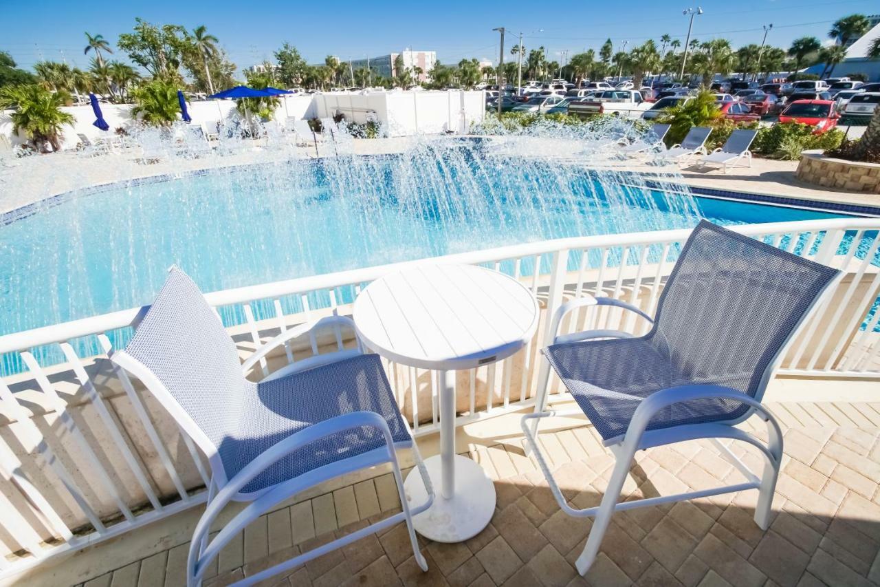 Coral Reef Resort St. Pete Beach Bagian luar foto