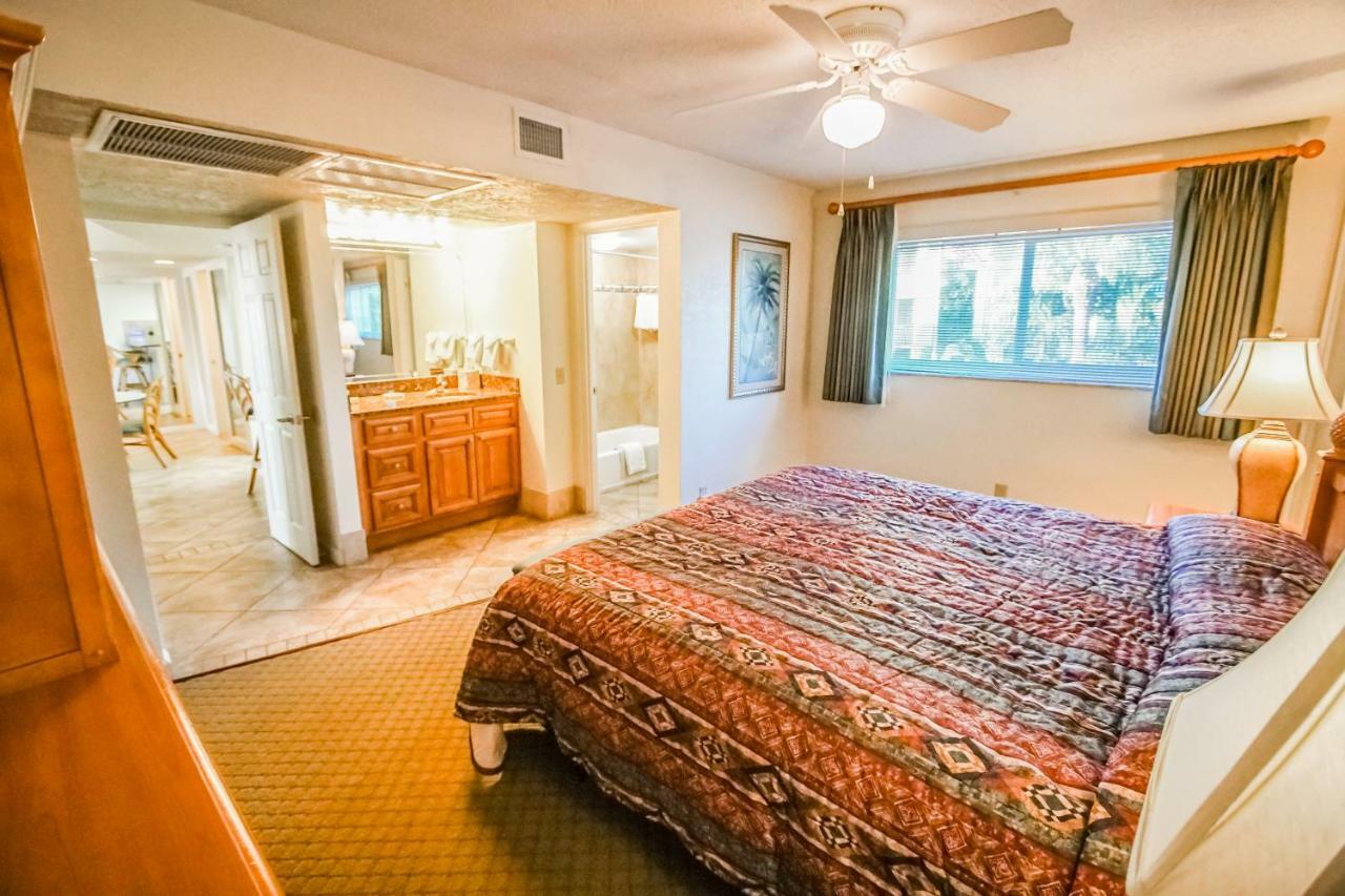 Coral Reef Resort St. Pete Beach Bagian luar foto