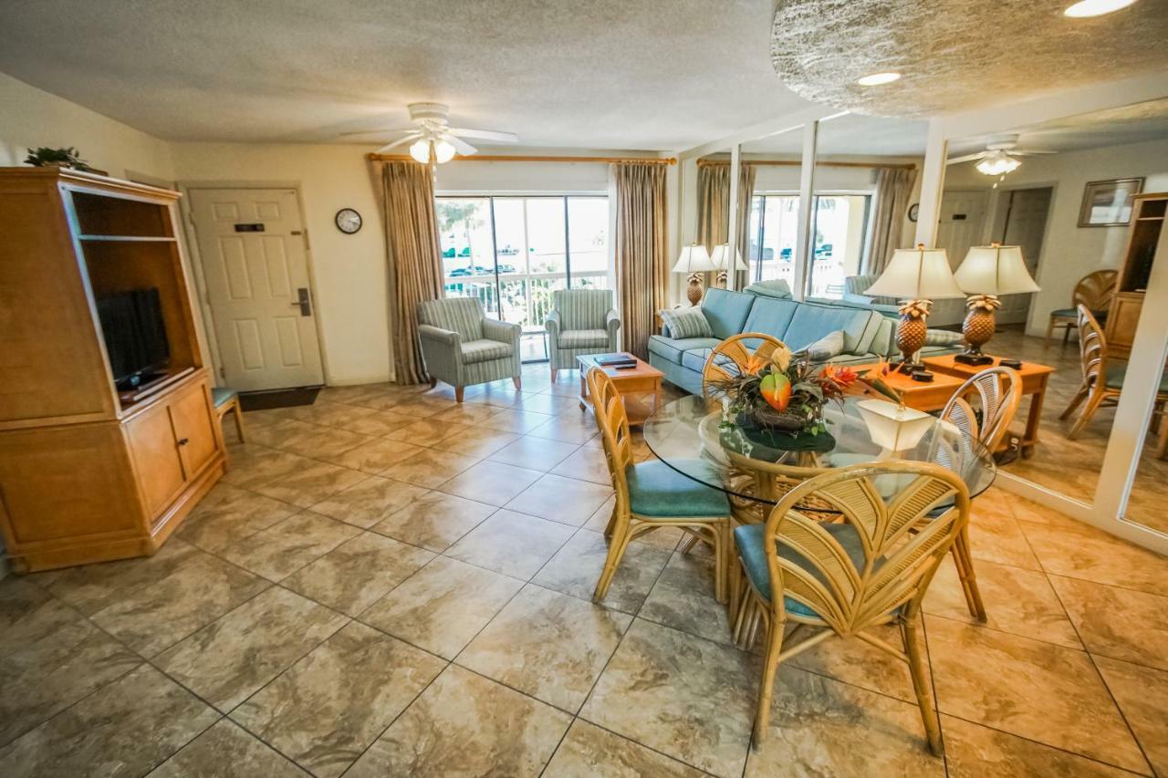 Coral Reef Resort St. Pete Beach Bagian luar foto